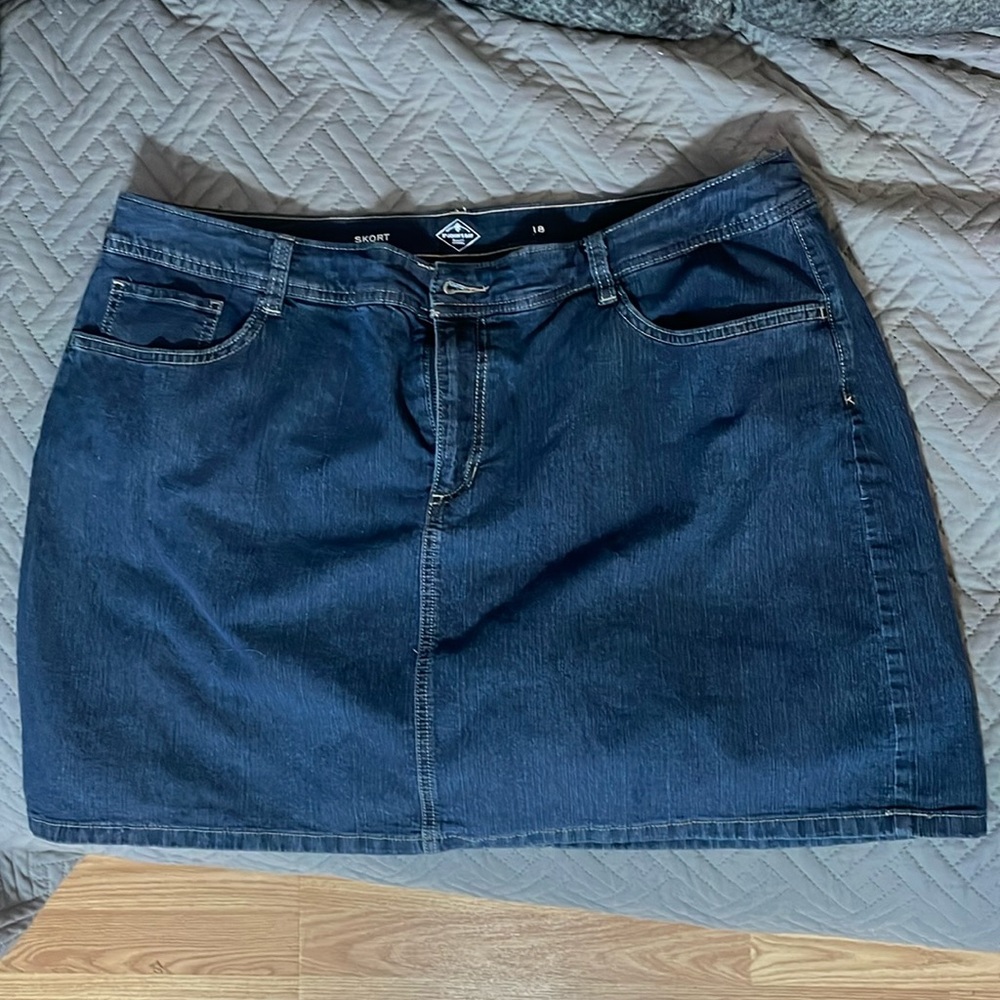 St. John’s bay denim skirt size 18 stretch like new